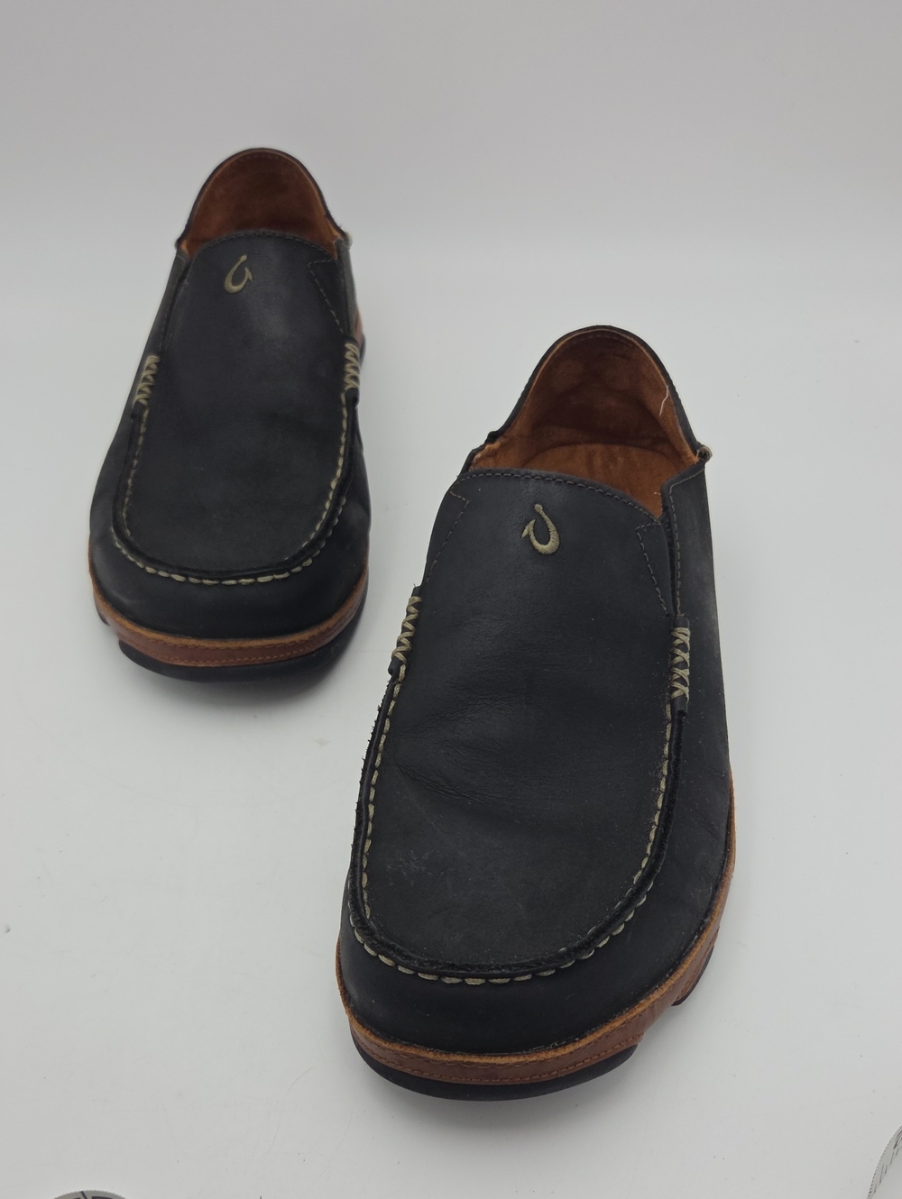 Olukai Moloa Leather Slip On Shoes Mens 10.5 Black Brown Moc Toe Casual Loafers